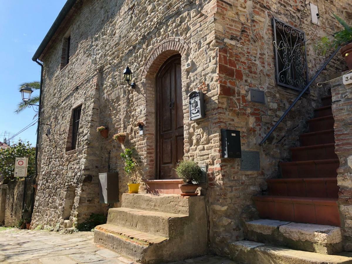 La Casa Nel Castello E Il Giardino Segreto Villa Suvereto Exterior photo